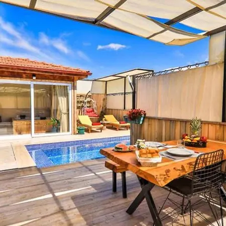 Golden With Private Pool And Jacuzzi