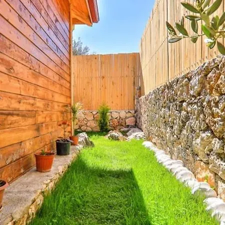 Golden With Private Pool And Jacuzzi Islamlar (Mediterranean)